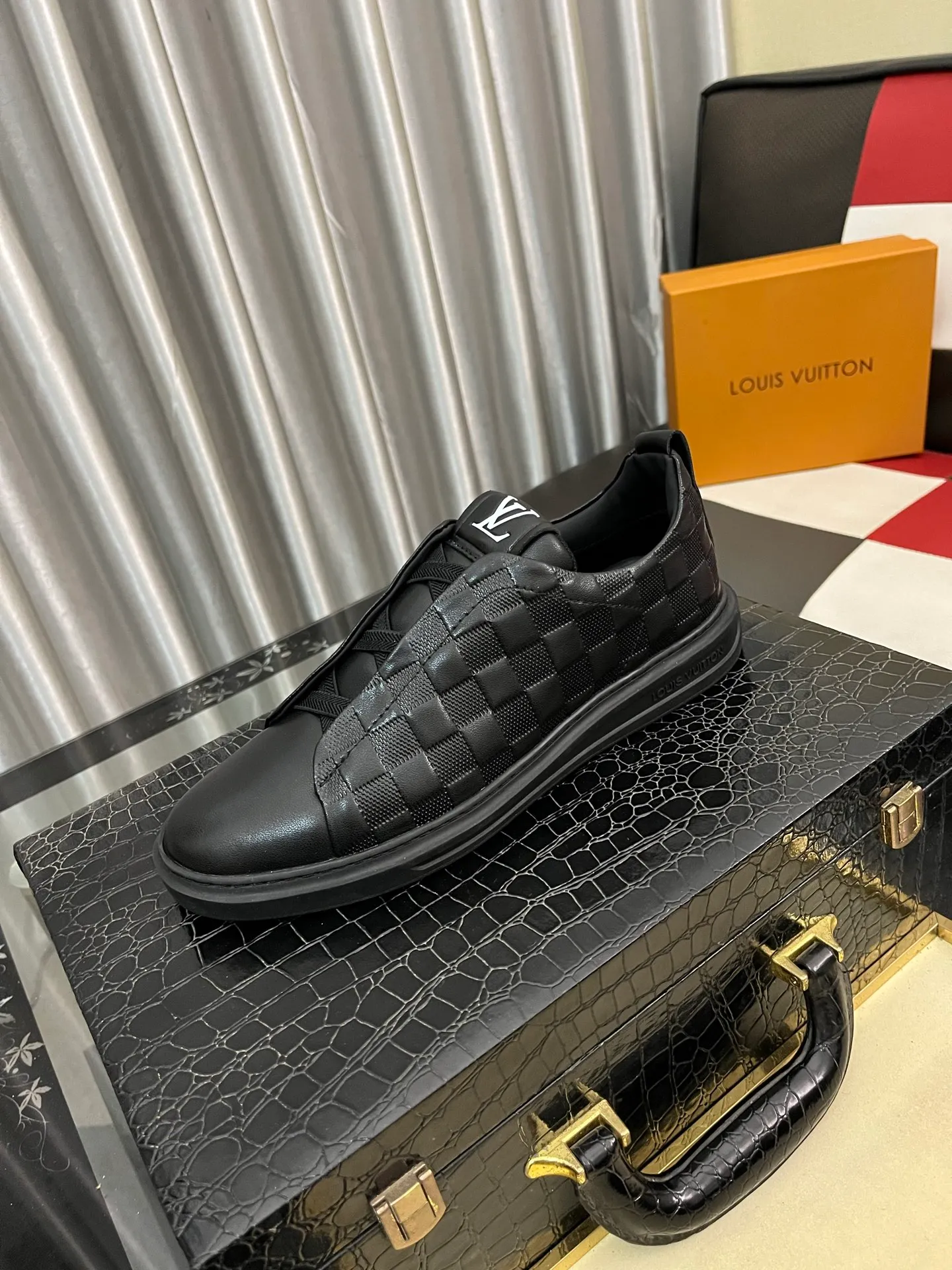 Men's shoes💰: 438⌚️⌚️"Loui* Vuitto*" LV's new Gaobang sports and casual shoes, imported first-layer cowhide ➕ imported sheepskin lining, high-end and comfortable, original outsole is light and wear-resistant! Purely handmade, details determine quality! Size 38-444️⃣Colors available